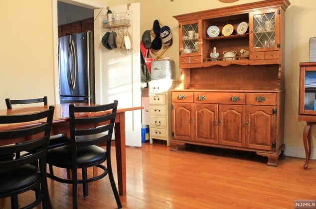 81 Knapp Pl, Englewood, NJ 07631-4907