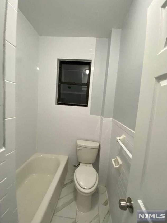 117 S Washington Ave #4, Bergenfield, NJ 07621