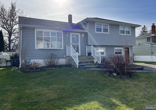204 Oxford Ave, Saddle Brook, NJ 07663
