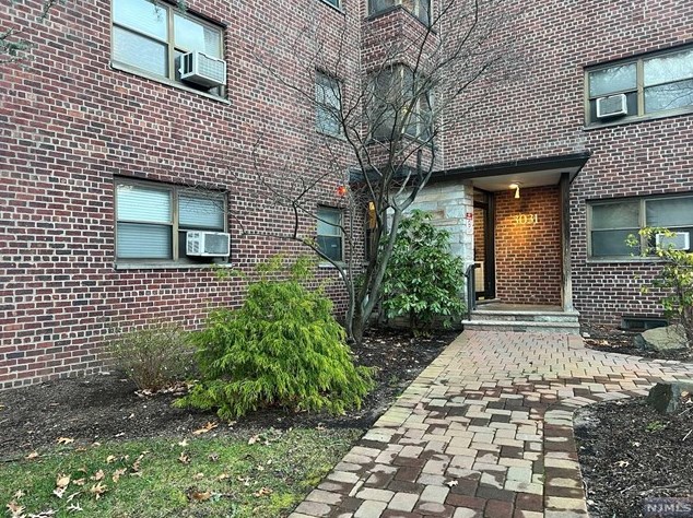 3031 Edwin Ave, West Fort Lee, NJ 07024-3659