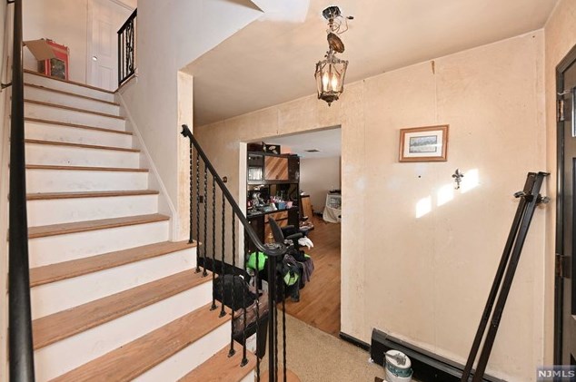 731 Amherst Dr, Westwood, NJ 07676