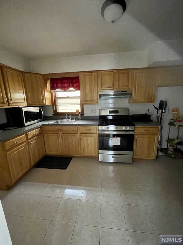 17 Miller St, Jersey City, NJ 07304