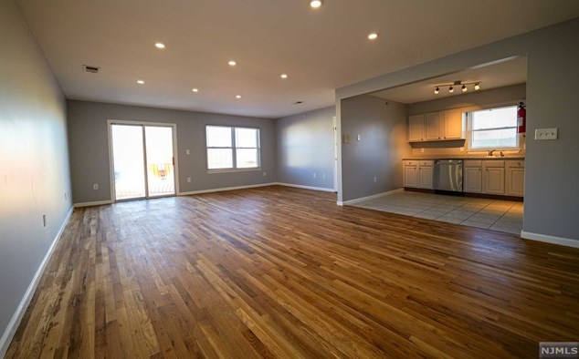 40 11th Ave W #3, Newark, NJ 07107