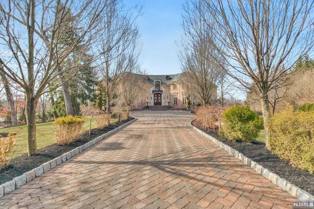 1002 Dogwood Trail, Franklin Lakes, NJ 07417