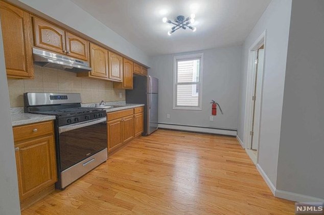 586 N 11th St, Newark, NJ 07107