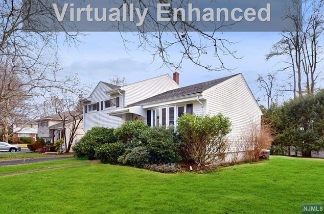 25 Kennedy Ter, Westwood, NJ 07675-1952