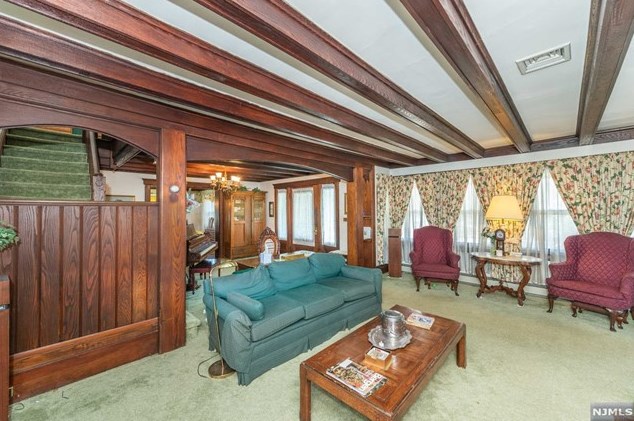 66 Hillside Ave, Allendale, NJ 07401