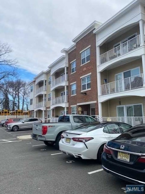 70 Oak St #308, Rochelle Park, NJ 07662