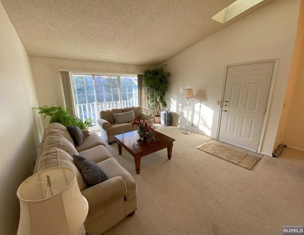 380 Cottonwood Way, Mahwah, NJ 07430