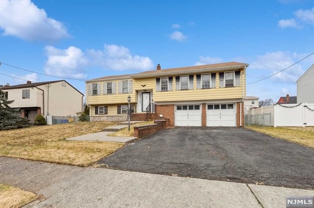 99 Lincoln Ave, Saddle Brook, NJ 07663