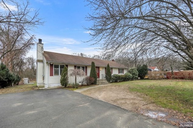 761 Washington Ave, Westwood, NJ 07676