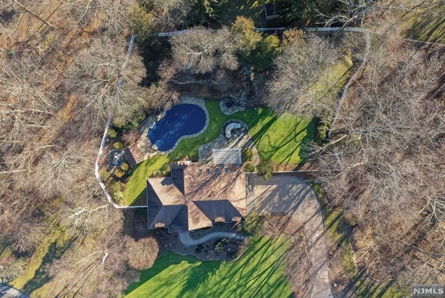 10 Valley Forge Rd, Oakland, NJ 07436