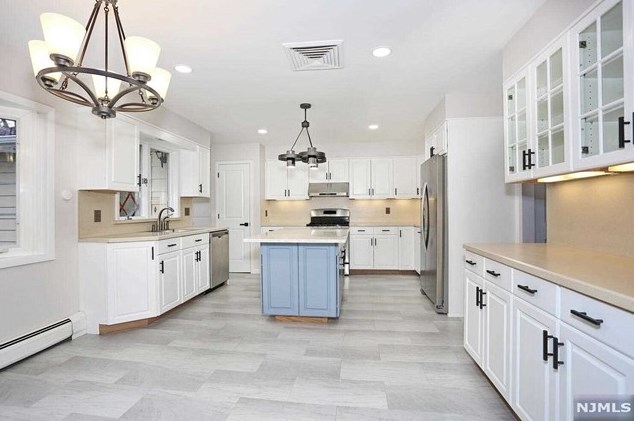 61 Fern Pl, Paramus NJ  07652-4042 exterior