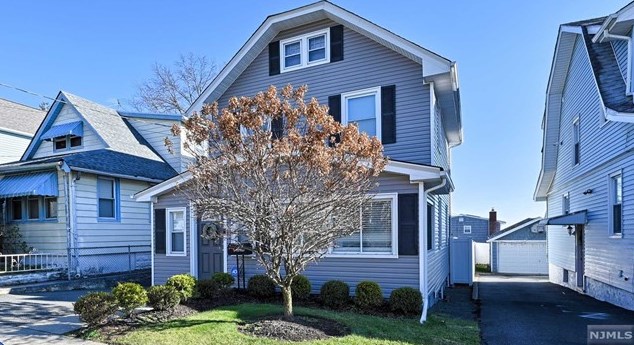 42 Mountain View St, Town Center, NJ 07052