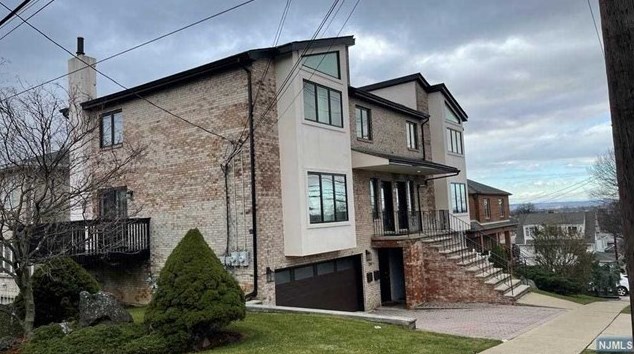 241 10th St #2, Palisades Park, NJ 07650