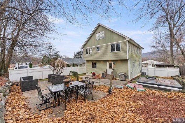 118 Grove St, Mahwah, NJ 07430