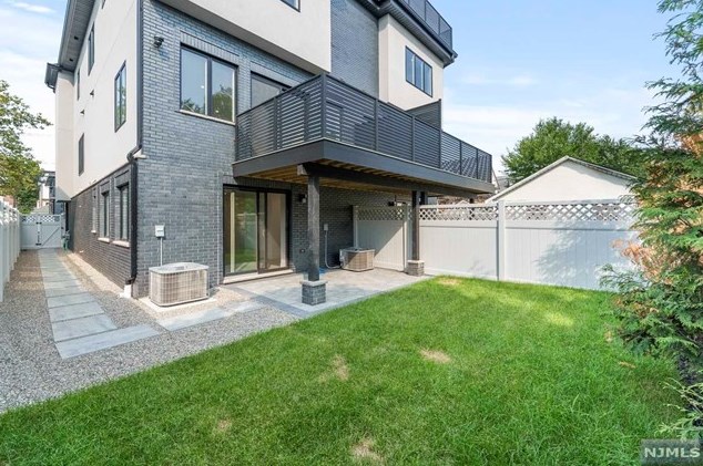 412 Lincoln Ave, Cliffside Park NJ  07010-1821 exterior