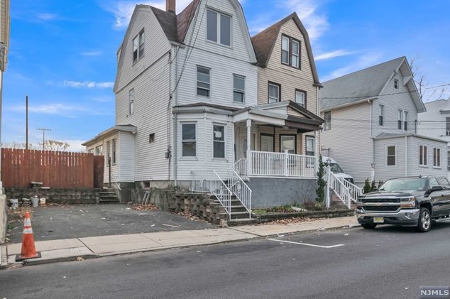 132 Dukes St, Kearny, NJ 07032