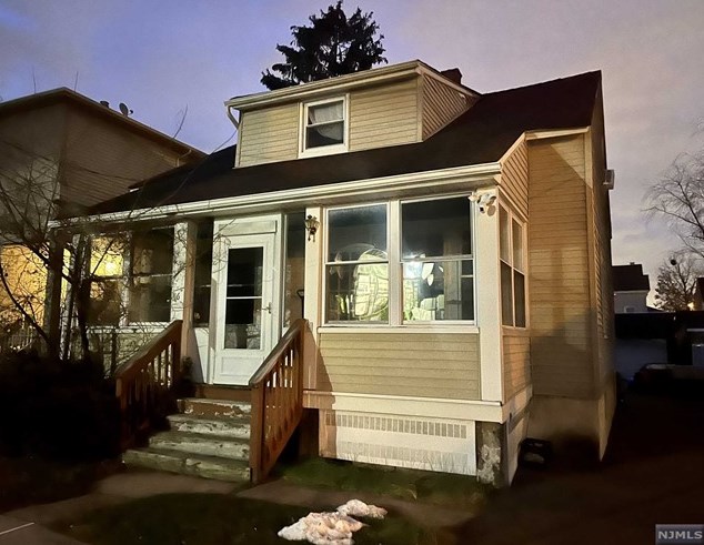 46 Kossuth St, Paterson, NJ 07508