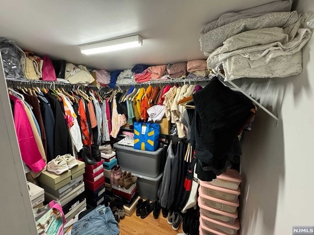 32 Maiden Ln, Little Ferry NJ 07643-2136 exterior