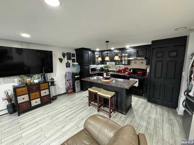 32 Maiden Ln, Little Ferry NJ 07643-2136 exterior