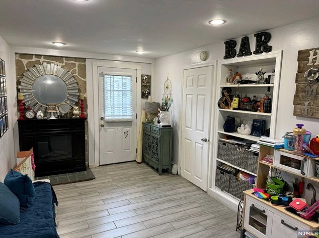 32 Maiden Ln, Little Ferry NJ 07643-2136 exterior