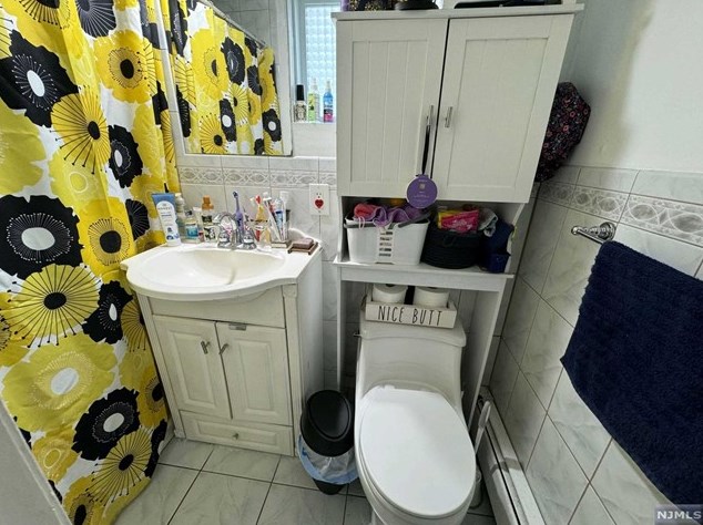 32 Maiden Ln, Little Ferry NJ 07643-2136 exterior