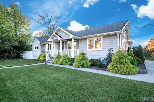 201 N Farview Ave, Paramus, NJ 07652