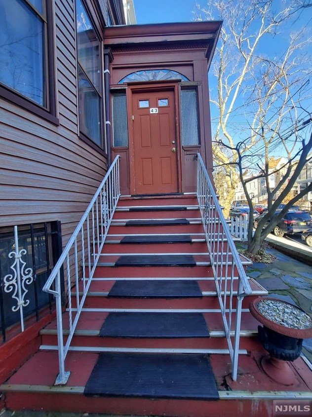 43 Booraem Ave #2nd Fl, Jersey City, NJ 07307