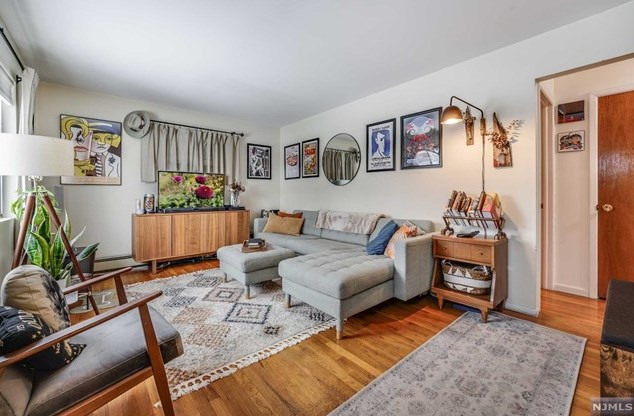 720 8th St, Carlstadt, NJ 07072