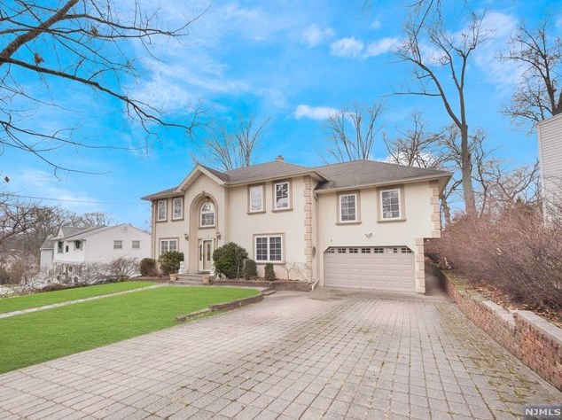 85 Circle Dr, Paramus, NJ 07652