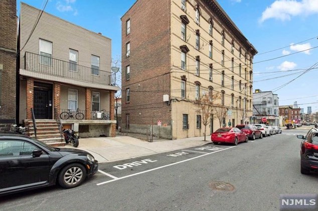710 24th St, Union City, NJ 07087