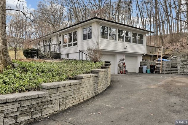 170 Page Dr, Oakland, NJ 07436