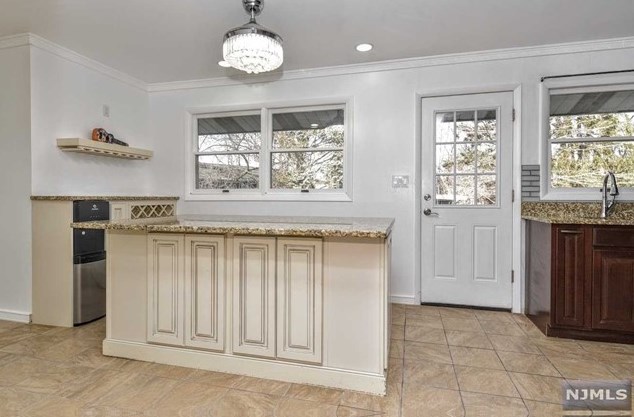 26 Dapp Ct, Elmwood Park NJ  07407-3301 exterior