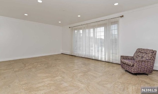 26 Dapp Ct, Elmwood Park NJ  07407-3301 exterior