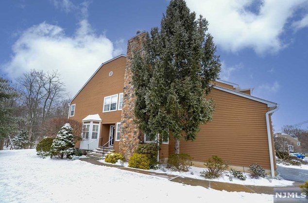 68 Hunter Rd, Paterson, NJ 07508