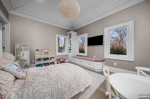 11 Edgewood St, Tenafly NJ  07670-2909 exterior