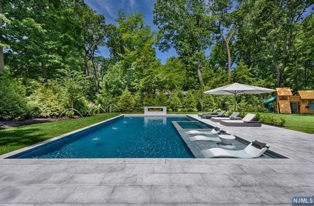11 Edgewood St, Tenafly NJ  07670-2909 exterior
