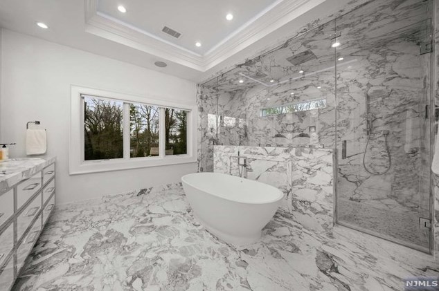 11 Edgewood St, Tenafly NJ  07670-2909 exterior