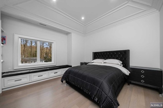 11 Edgewood St, Tenafly NJ  07670-2909 exterior