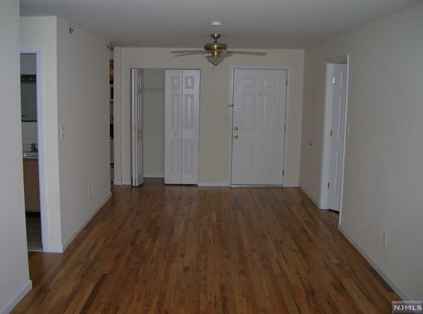 25 Crest St #113, Westwood, NJ 07675