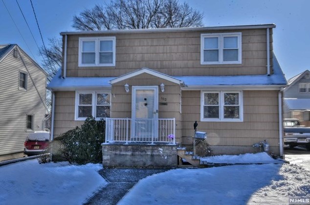 152 Dewey St, Outwater, NJ 07026