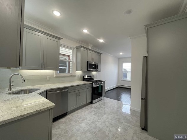 106 Pulaski St #3f, Newark, NJ 07105