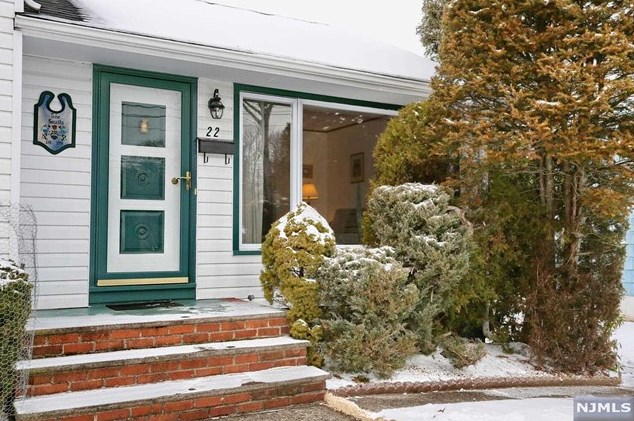 22 Alexandra Ct, Mahwah, NJ 07430