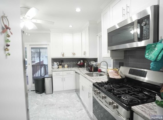 320 Marguerite St, N Milford NJ  07646-1306 exterior