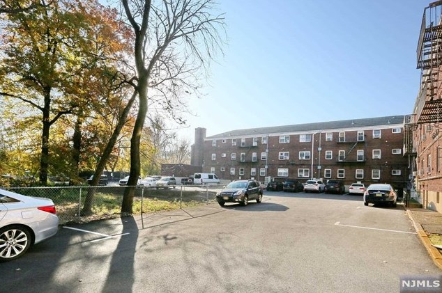 7 Romaine Ct, Hackensack NJ  07601-5156 exterior