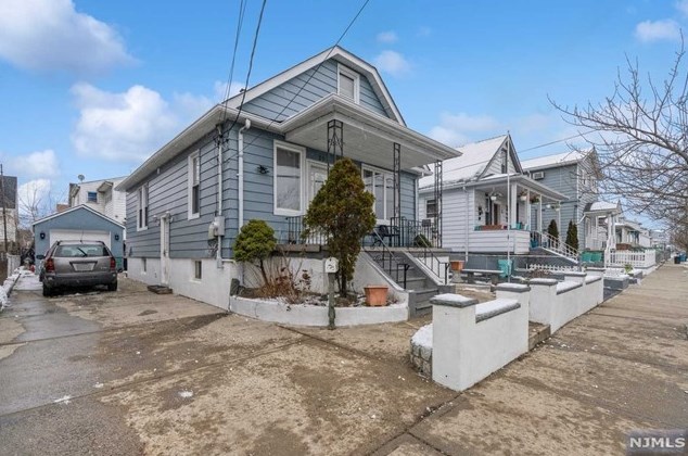 23 Sidney St, Lodi, NJ 07644-1811