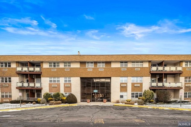 1111 River Rd, Edgewater NJ  07020-1335 exterior