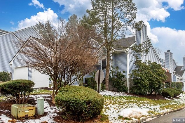 11 Davey Dr #42, Town Center, NJ 07052