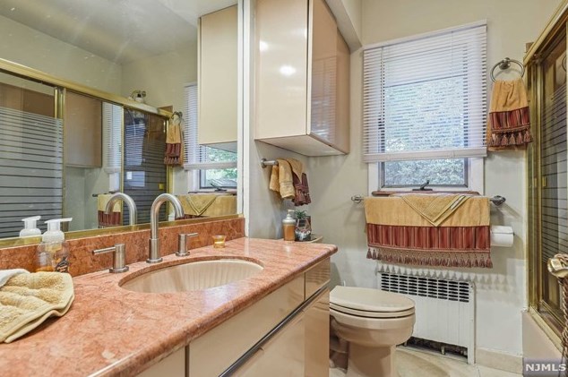 205 Roosevelt Ave, Hasbrouck Heights NJ 07604-1611 exterior